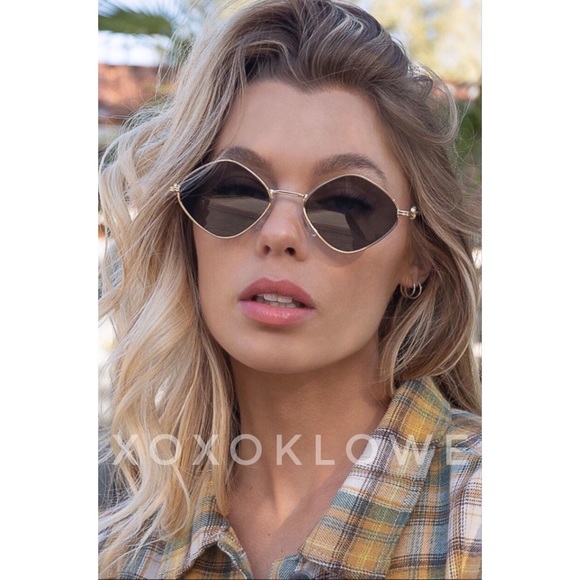 POL Retro 90s Geometric Fashion Sunglasses - Picture 3 of 10